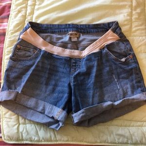 Maternity shorts